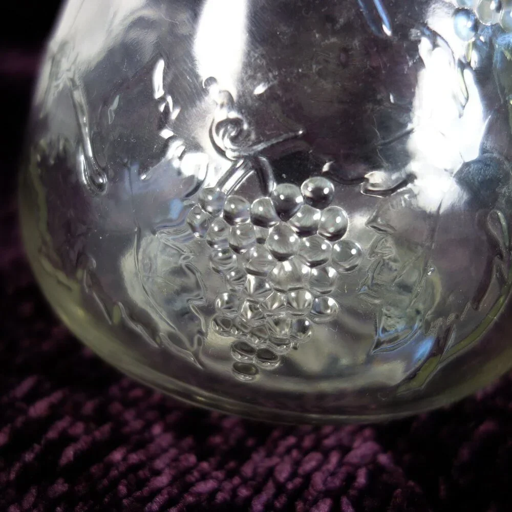 [Vintage] Clear Glass Grape Pattern Wine Decanter